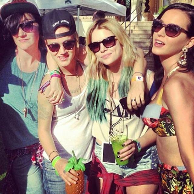 burnTR_'s tweet photo. Katy perryle ashley http://t.co/IyxboK8yiW