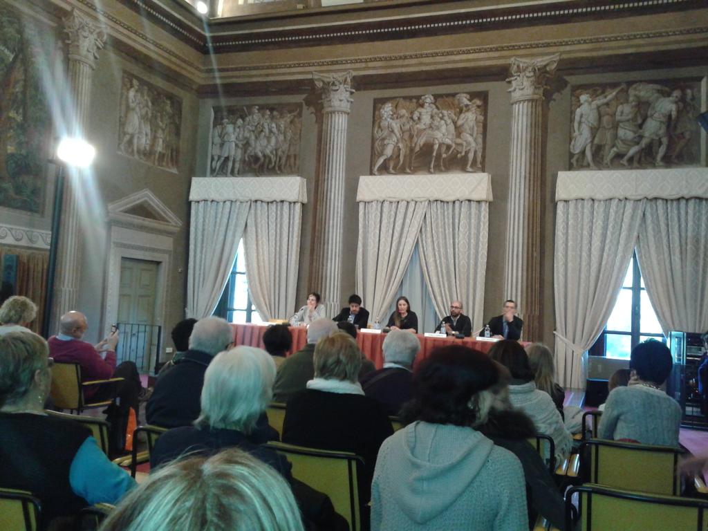 dianacomari's tweet photo. All'inaugurazione della mostra #900criminale dell'Associazione #Lapsus a #Cinisello. @CittaCinisello #antimafia http://t.co/2e8KxCFCWm