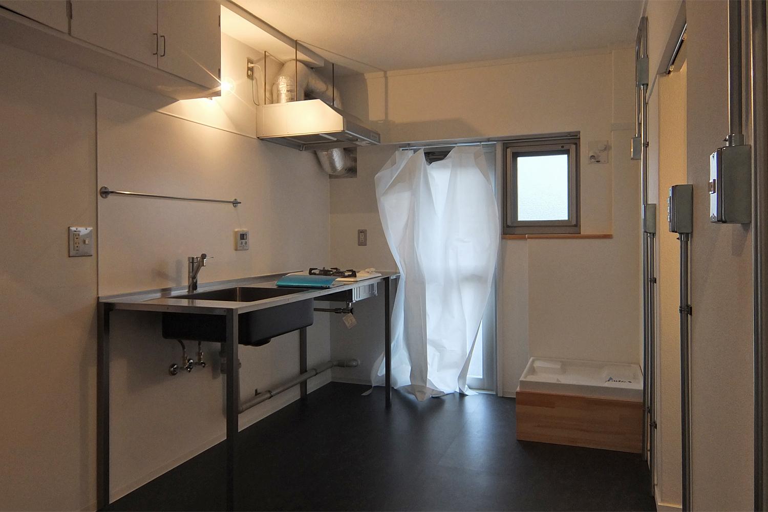 タケ Take All A キッチン 右下は洗濯機パンで かさ上げしているのは排水勾配と収納のため もともと洗濯機 置き場が無い古い団地なので リノベ各タイプともキッチンの片隅に洗濯機パンを設けている Http T Co 4h50pppj2v Twitter