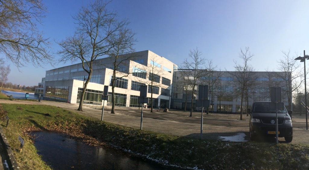 Bespreking in het voormalig Esso Kantoor. BB ingenieurs assisteert en adviseert Belgische architect bij verbouwing.