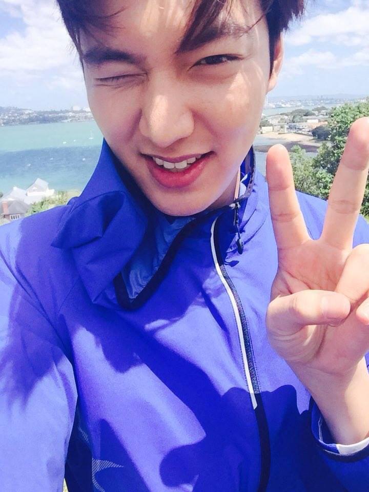 “@StarhausM: [#이민호] 영화 #강남1970 200만 돌파 기념 셀카!! 축하합니다!! 올 해 청불영화 최초 200만 돌파!! 300만을 향해 Go!Go! ”Translate post