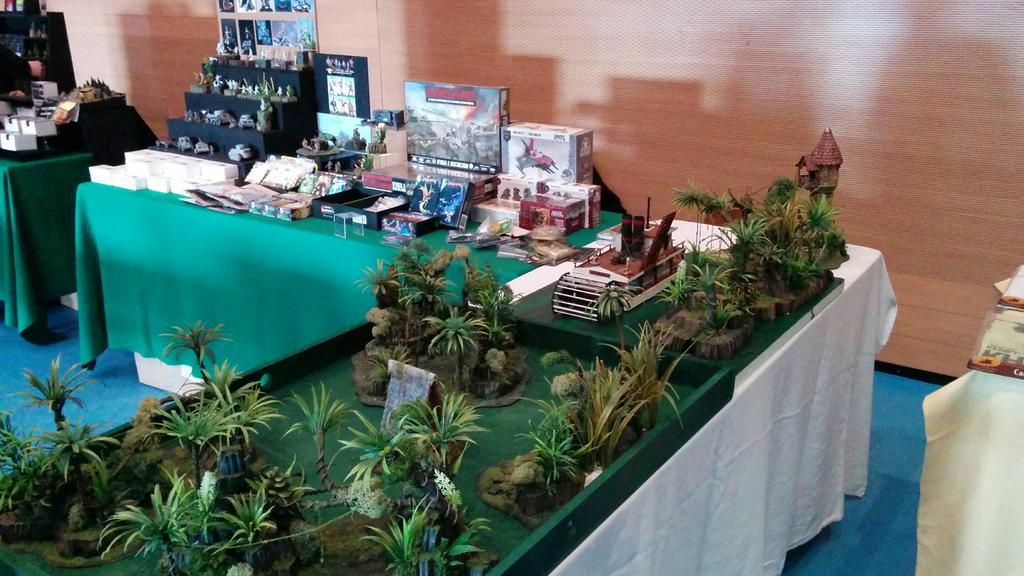 CatNapos's tweet photo. Las #jornadas siguen a buen ritmo, buena afluencia de gente! #montmelo #napoleon #miniaruras http://t.co/zpiK9nLlhm