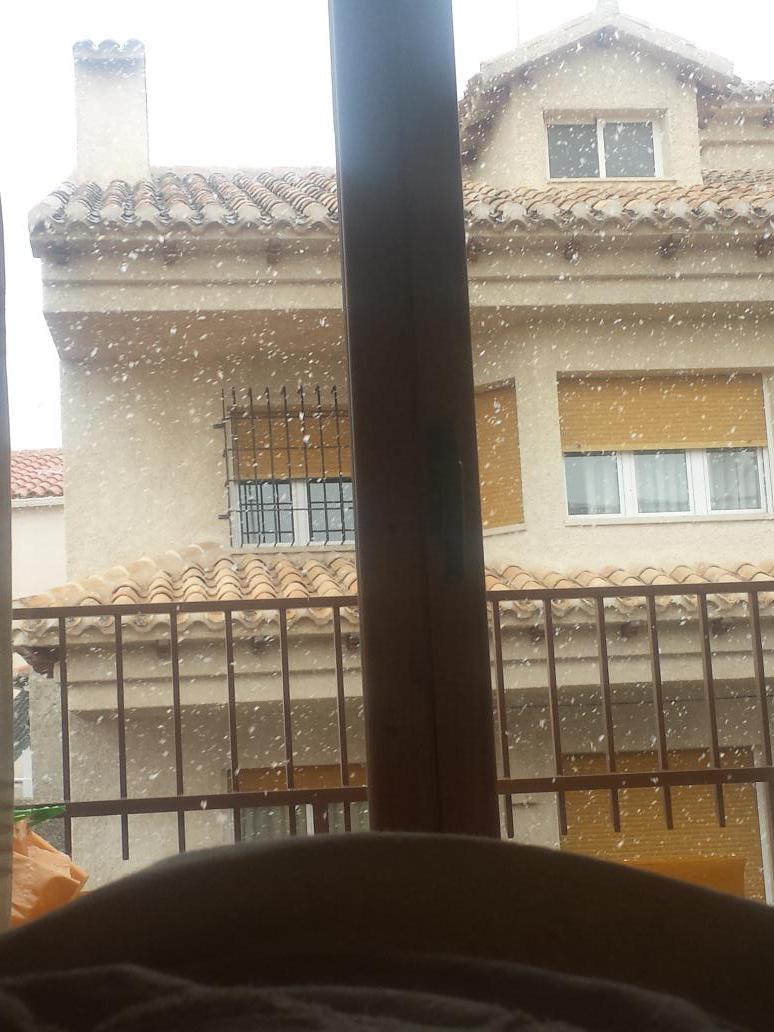 PatriLorencio's tweet photo. Más agusto, imposible!! Ya que se tirara así una semana! 😋⛄ http://t.co/tD9lz0FgOy