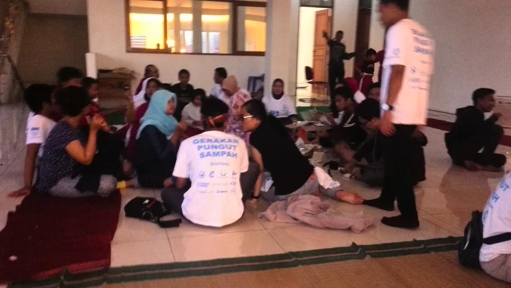 With @BDGcleanaction bersama <a href="/rokpungsat/">Rok Pungsat</a>