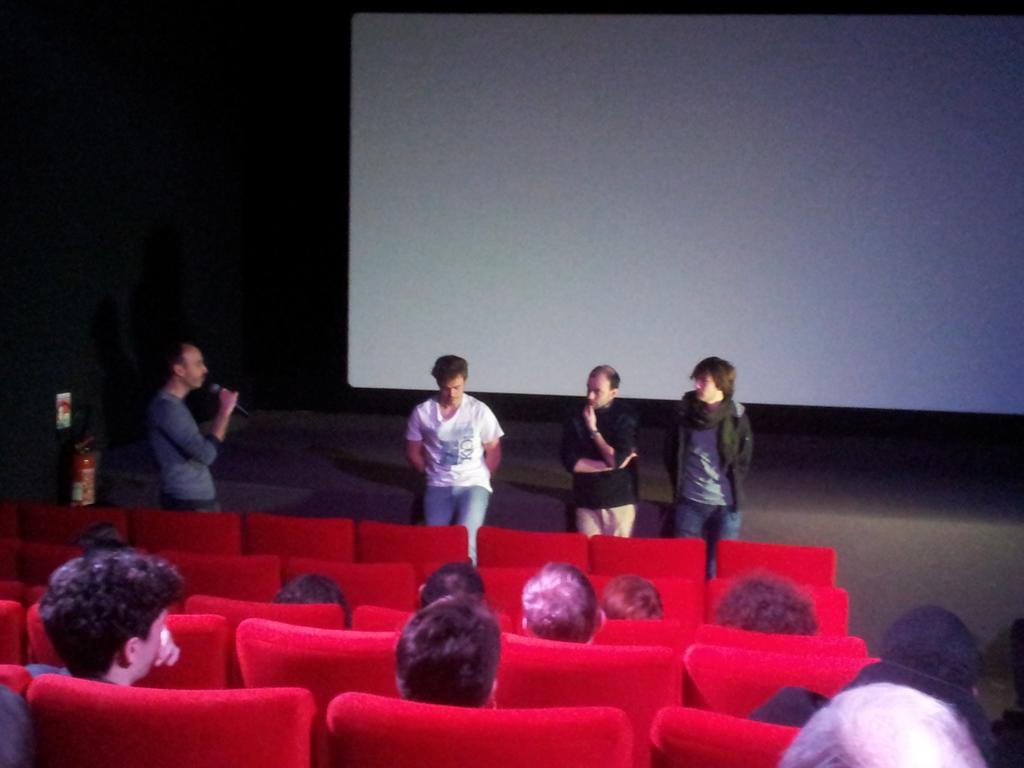 24_Courts's tweet photo. Les Lycéens de Montesquieu présentent leur court travaillé en option cinéma dans "Autour du Court" @24_Courts http://t.co/YmzM2EKNNL
