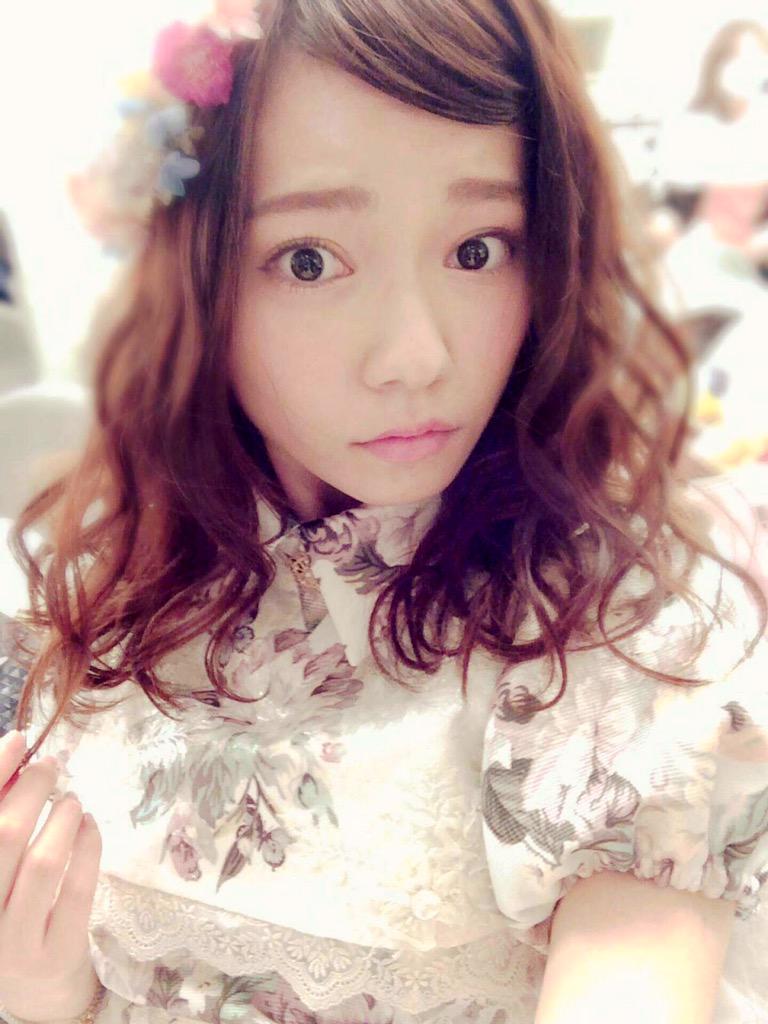RankingAkb's tweet photo. どっちが好き？

山本彩→RT

島崎遥香→ファボ http://t.co/FNYQgliSgB