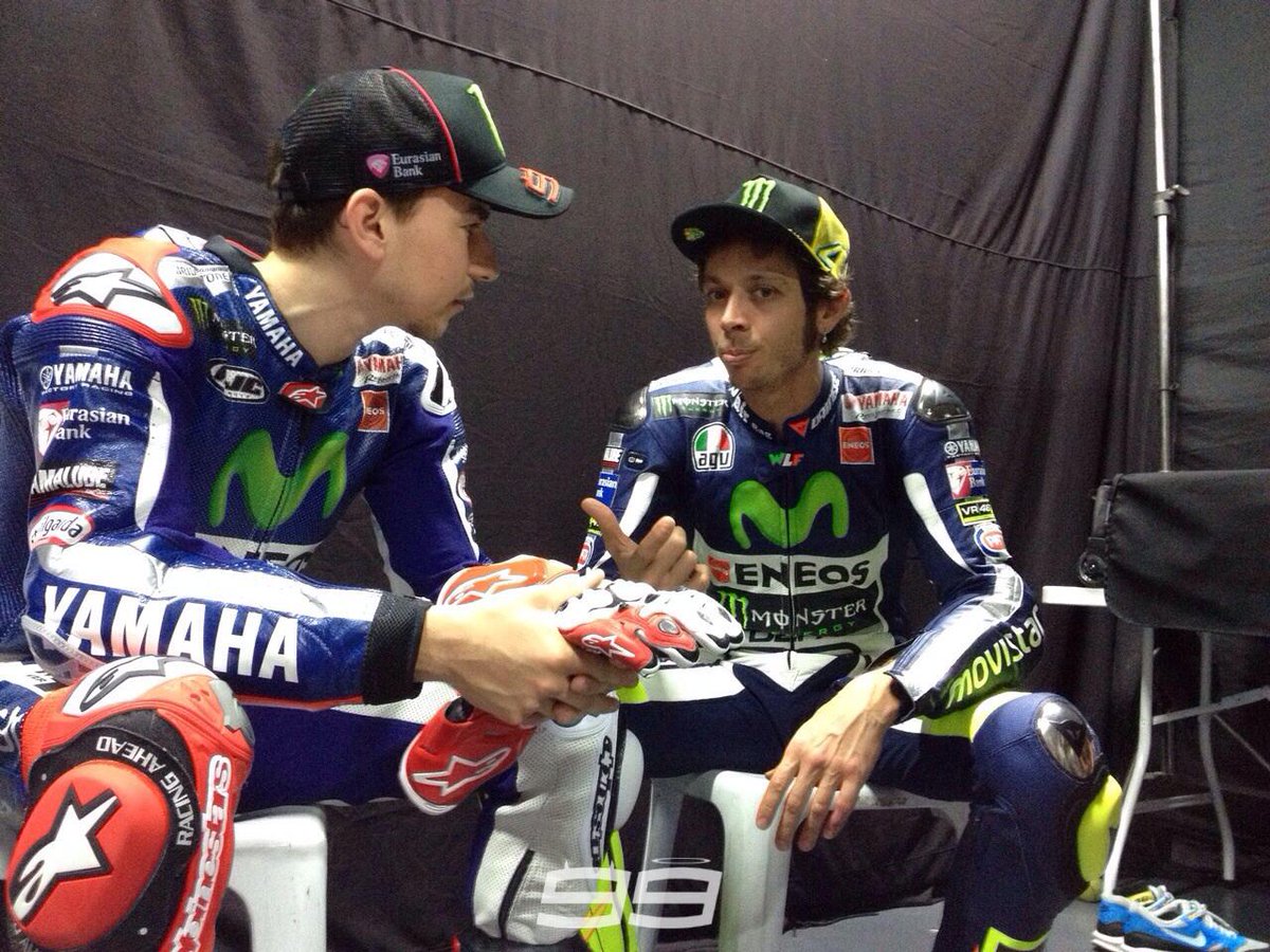 lorenzo99's tweet photo. Hoy hemos estado en Tailandia con @yamaharacingcom! / In Thailand with #Yamaha! http://t.co/YeXP1tIKSB