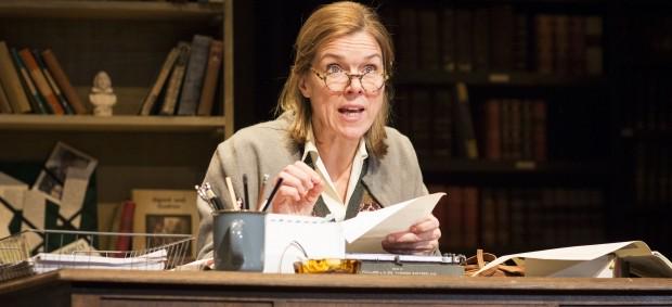 TheReviewsHub's tweet photo. #REVIEW :84 Charing Cross Road : 4.5*: http://t.co/6I8JQiWRej : @salisburyplay "Poignant” #Salisbury http://t.co/taewGjc7q0