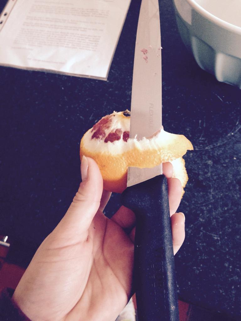 ruth_bergin's tweet photo. Making blood orange tart, peeling this way is the bane of life! 😭 @rorysfood http://t.co/6c965SoGe2