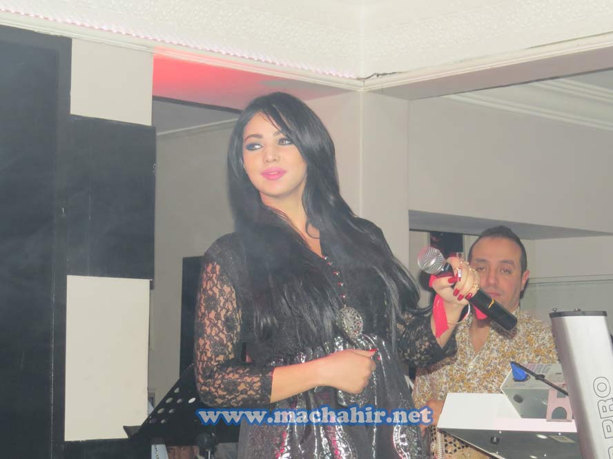 e_presse's tweet image. بالصور : نجاح باهر لإبتسام تسكات في أول حفل لها بالمغرب 
machahir.net/2015/02/358_6.…
#IbtissamTiskat 
@ibtissamteket