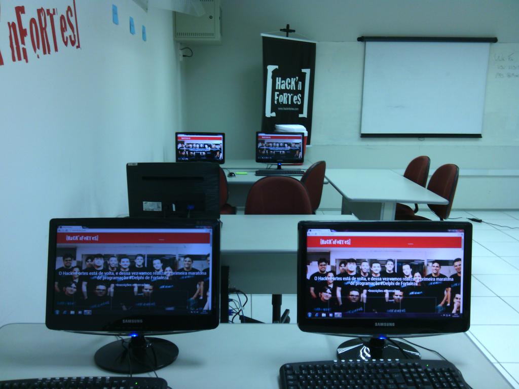 hacknfortes's tweet photo. Hoje tem maratona. O Hack'nFortes já está começando! Acompanhe o evento no nosso twitter. http://t.co/mDIQ7owXYa