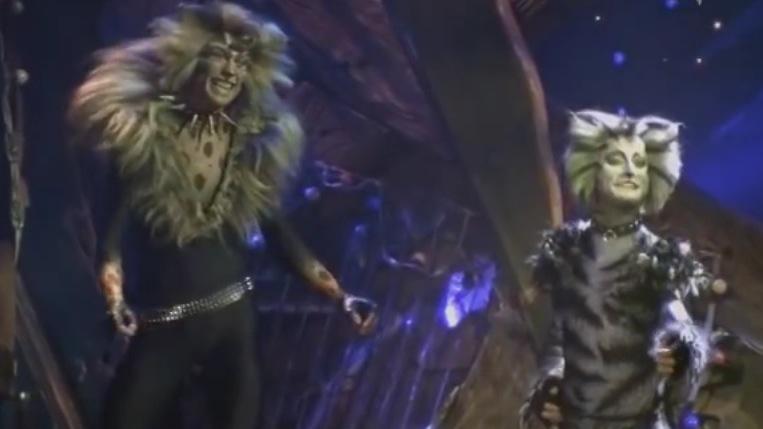 _jelliclecats's tweet photo. #catsthemusical #jelliclecats #RumTumTugger #Pouncival #Exotica #Munkustrap http://t.co/05dHg8wUXk