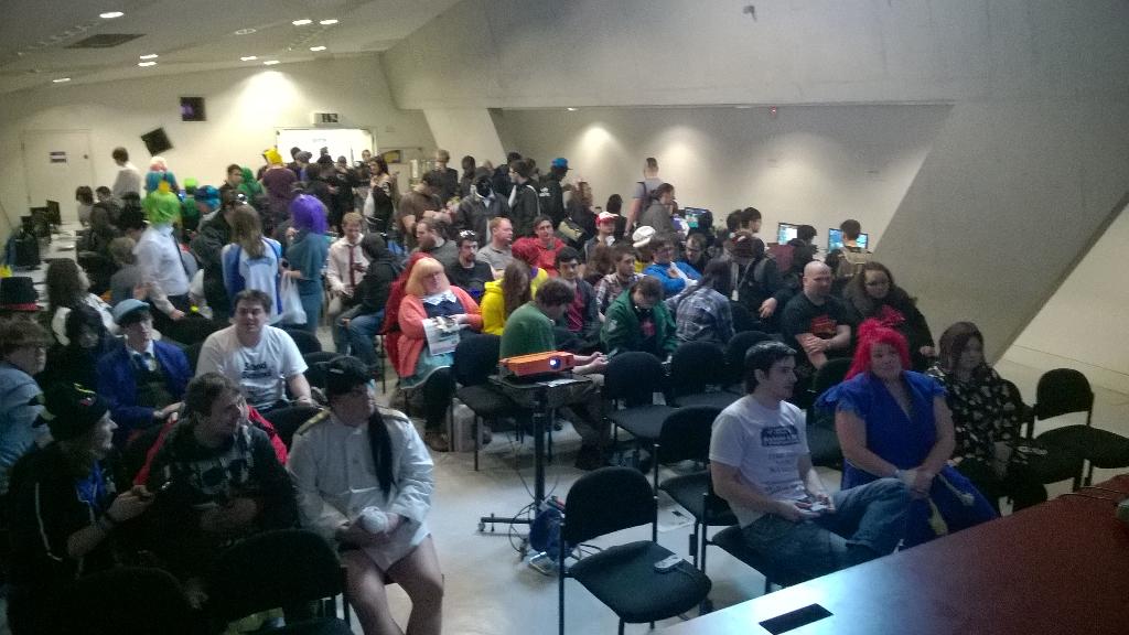 RevItUpProject's tweet photo. Theres so many people in the tournament section watching the amazing Super Mario Kart action from @SamiCetinSMK #LAGC http://t.co/70ALcPrMDd