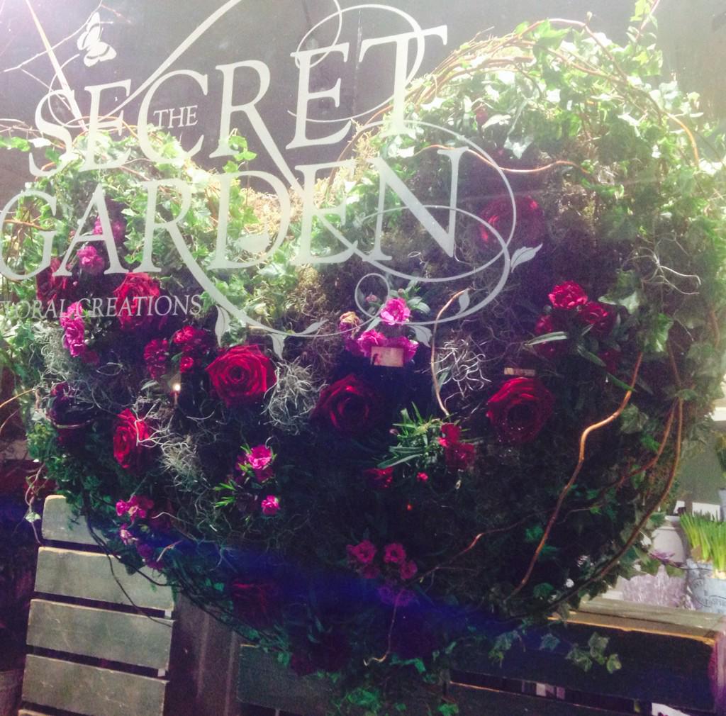 SecretGardenTD's tweet photo. Romance and Roses @SecretGardenTD Start Dropping Hints it's only a week away!! #ValentinesDayGiftIdeas #Redrose http://t.co/rNxSxfhUHB