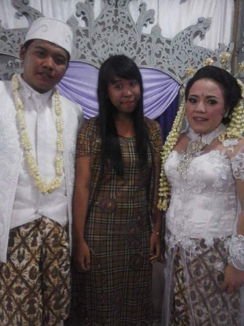 dechy_Rsari03's tweet photo. Happy weeding @finaaa3 dan riswan , s'moga menjadi keluarga yg samawa yaa ?? http://t.co/aqfNlhhIPR