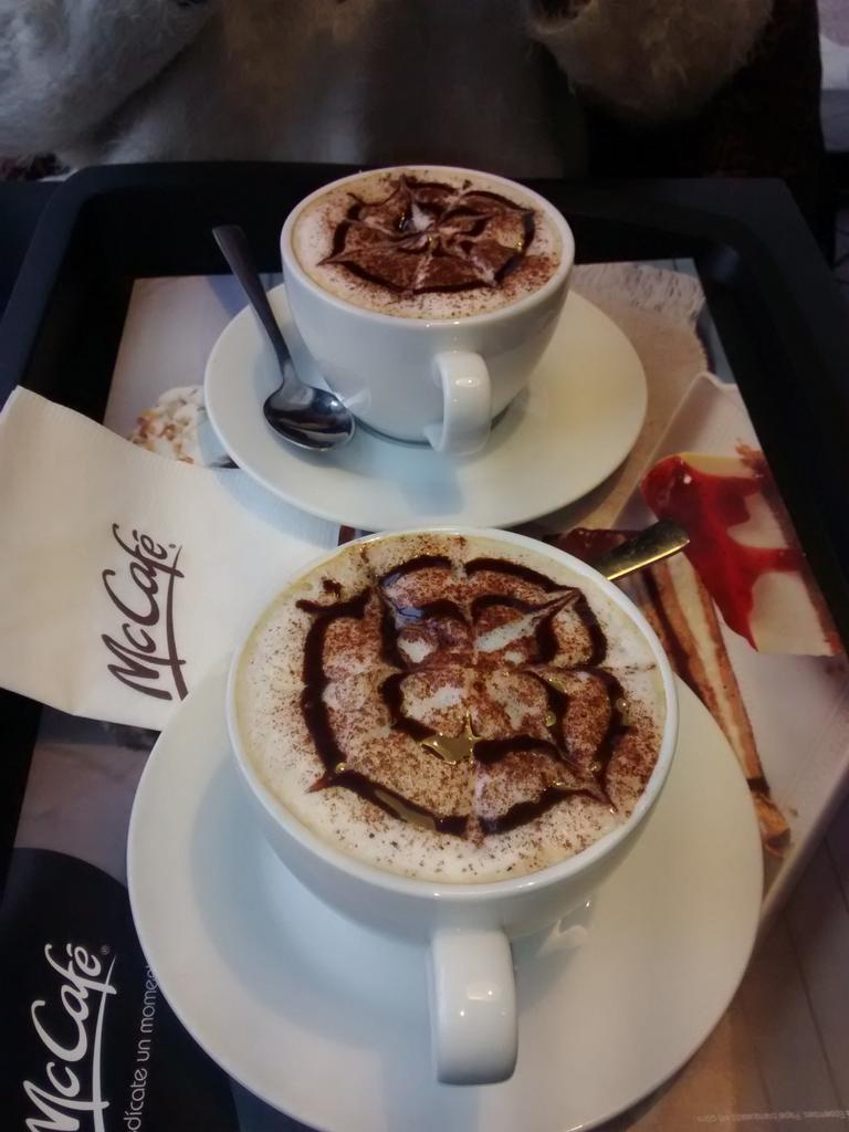 Maria_CyTA's tweet photo. Después de una mañana de preparativos por Madrid....un cafetito calentito! @lor56 http://t.co/NMxFzJXJxA