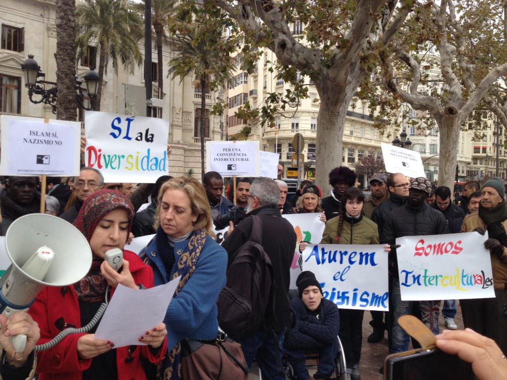 ValEntreTotes's tweet photo. València Entre Totes contra el feixisme i la islamofòbia! Exit de la concentració! http://t.co/pUpfYfeR9a