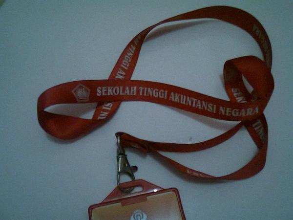 ikamma_stan's tweet photo. ini nih kalung merah Kebendaharaan Negara.. Gimana? asik kan... http://t.co/w62unxFmXD