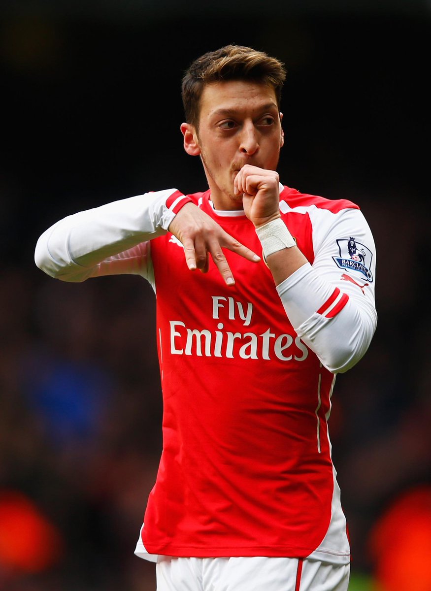 FIFAcom's tweet photo. LIVE: Tottenham 0-1 @Arsenal, @MesutOzil1088 puts the visitors ahead in #TOTARS #THFCvAFC 
http://t.co/zgp8PaGzx1 http://t.co/86McPckKBf