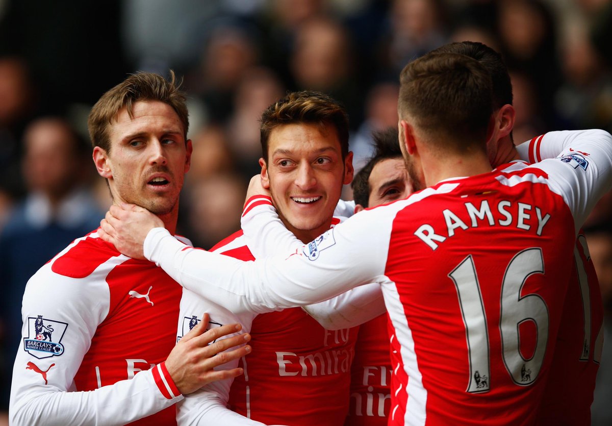 FIFAcom's tweet photo. LIVE: Tottenham 0-1 @Arsenal, @MesutOzil1088 puts the visitors ahead in #TOTARS #THFCvAFC 
http://t.co/zgp8PaGzx1 http://t.co/86McPckKBf