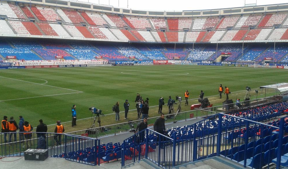 voetbalzonenl's tweet photo. Het Vicente Calderón op dit moment. Over iets minder dan twee uur: Atlético Madrid - Real Madrid. #atlrea http://t.co/MFrd1n4ZDU