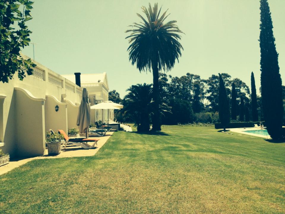 KheyrneDanu's tweet photo. @cascademanor Relaxing at this hidden paradise in the mountainous olive groves of Paarl #PaarlWeekend @longevitymag http://t.co/iDaNfy03Kn