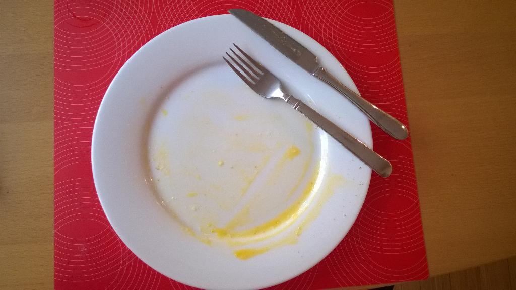 PCfromDC's tweet photo. #eggsInPan --> #eggsWithHats --> #eggsInBelly #favoriteBreakfast http://t.co/JwEWwppkuH