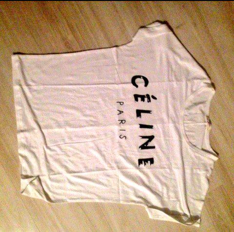 modaUP12's tweet image. Camiseta de manga corta "CÉLINE PARIS" 20 euros + gastos de envío. BLANCO GRIS Y NEGRO.
Es preciosa!!!! 😍 😍