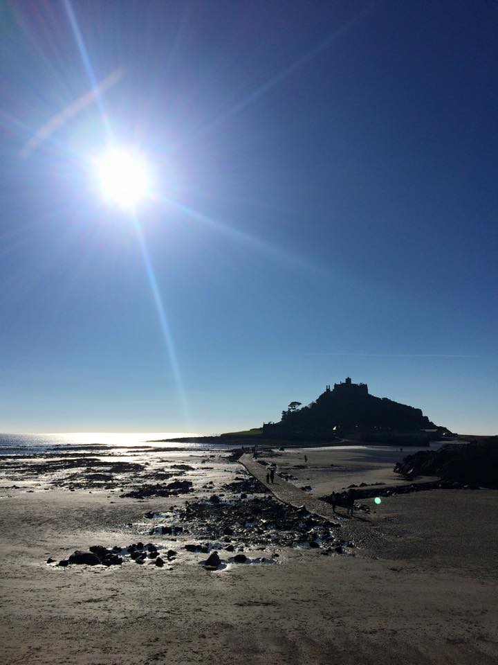AspectsHolidays's tweet photo. A gorgeous day on the South Coast today! @ntmichaelsmount @ILoveCornwallUK #marazion #mountsbay #couldbesummer http://t.co/YWSbpKtUtU