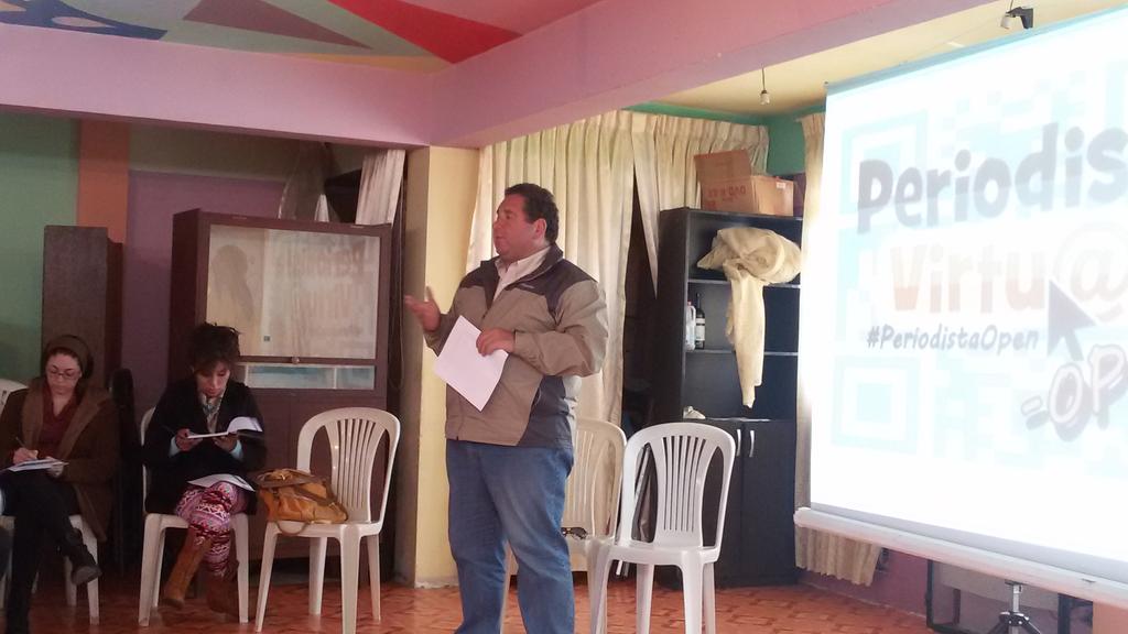 PeriodistaV's tweet photo. Arrancamos con #PeriodistaOpen desde #CompaTrono #ElAlto @jpableques @LaPublicaBO @diarioeldeber @renesalomon http://t.co/sFb3ffp40L