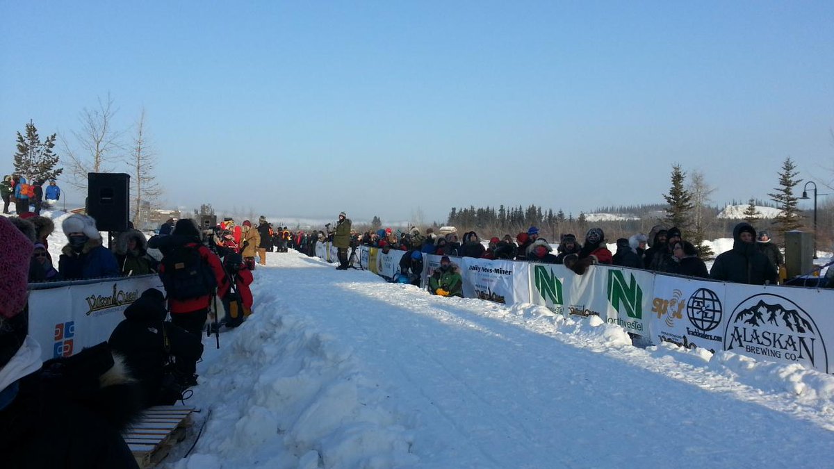 theyukonquest's tweet image. Great crowd lining the start chute! Our fans are tough! #38below #YQ2015