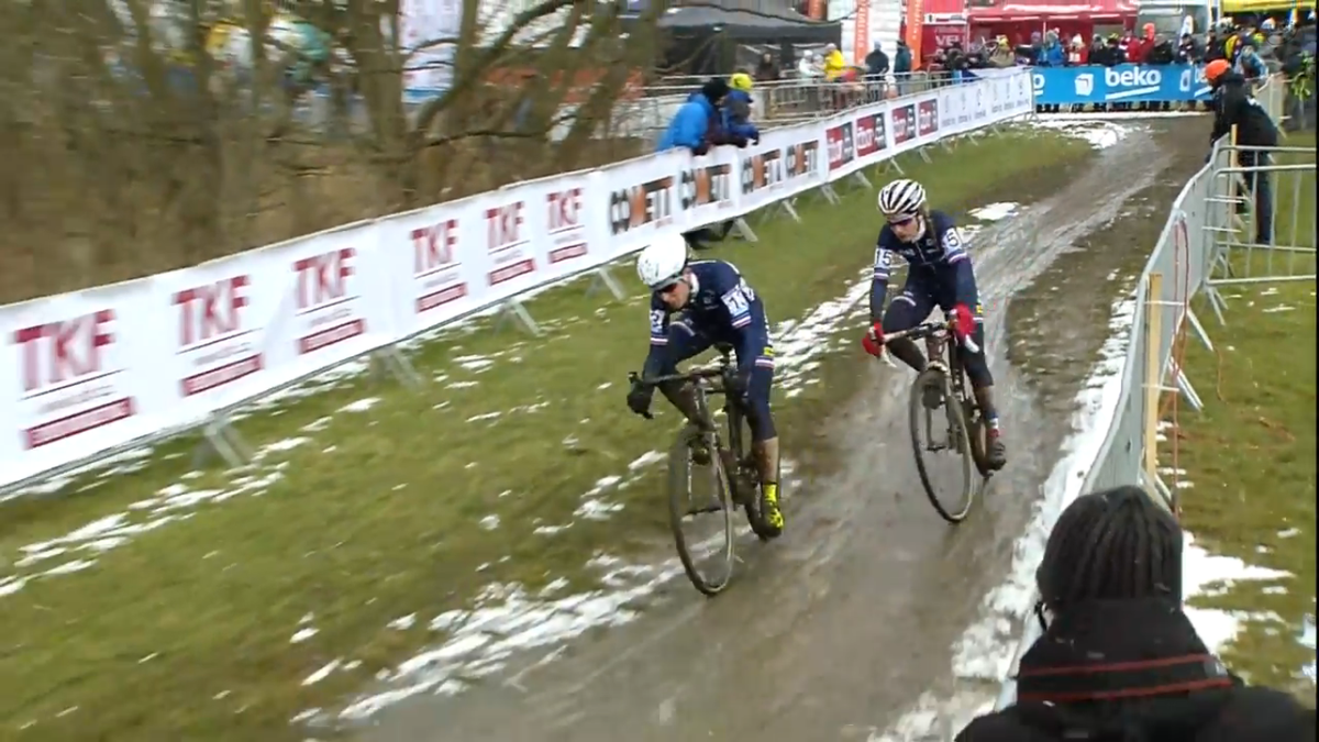 cyclismactu's tweet photo. ITW : Pauline @FERRANDPREVOT : "Ma vie n'a pas changé" #CXTabor @FFCyclisme #UCI http://t.co/vJOea2w6EJ http://t.co/b2BMlRyMnv