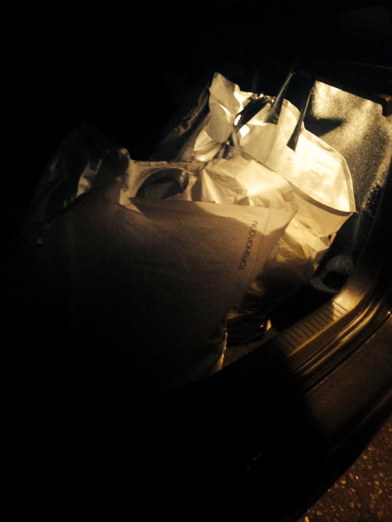 Nikki1Elliott's tweet photo. Jean's 24hr laundry service strikes again 🙌👌 http://t.co/0r7UQEFd6i