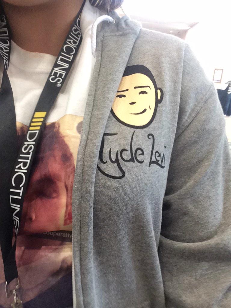 Playlistnews's tweet photo. @TydeLevi I bought one buttercup http://t.co/xAnOPkEBVT