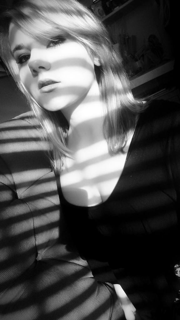 TARDISnWallRose's tweet photo. A few dramatic writers selfies for you http://t.co/vPyxiOG8Cg