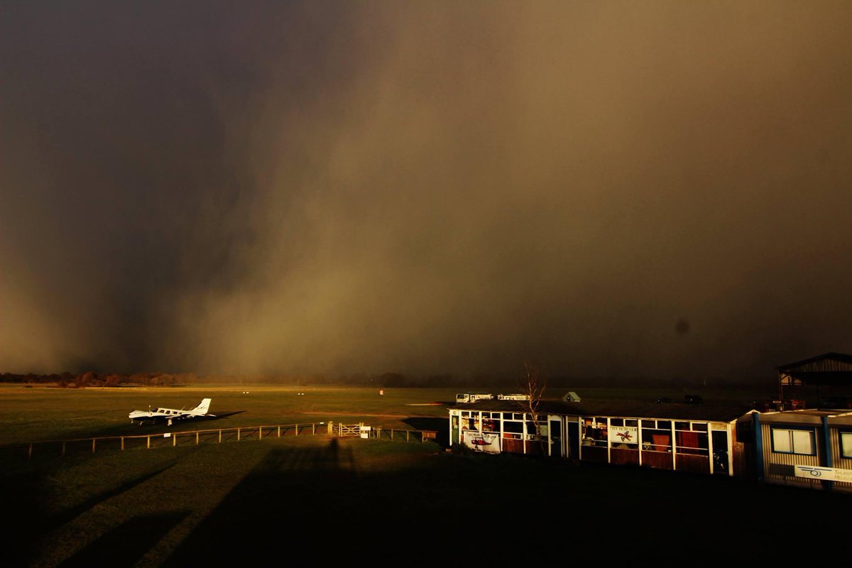 0chadsmith's tweet photo. @HeadcornVillage Beautiful weather at the airfield on Thursday! http://t.co/sItud58wqn