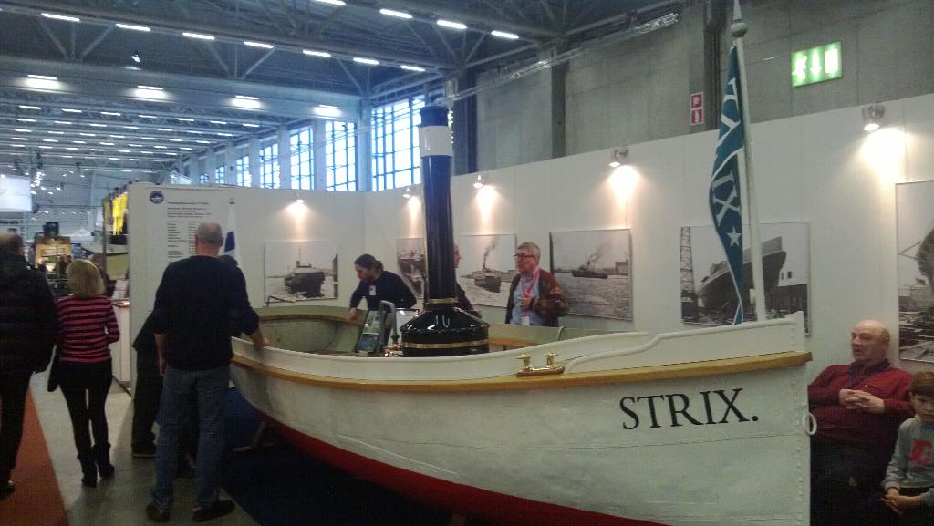 ahonantti's tweet photo. Venemessujen hienoimmasta päästä: #höyryvene #Strix vuodelta 1923
#venemessut #Vene15 #höyrypursiseura http://t.co/5ca64wQQUi