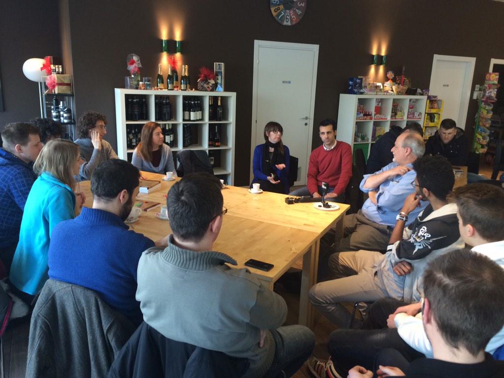 xLontrax's tweet photo. #PR4E office hours going on in Italy cc @drchuck http://t.co/S71cekcxUJ