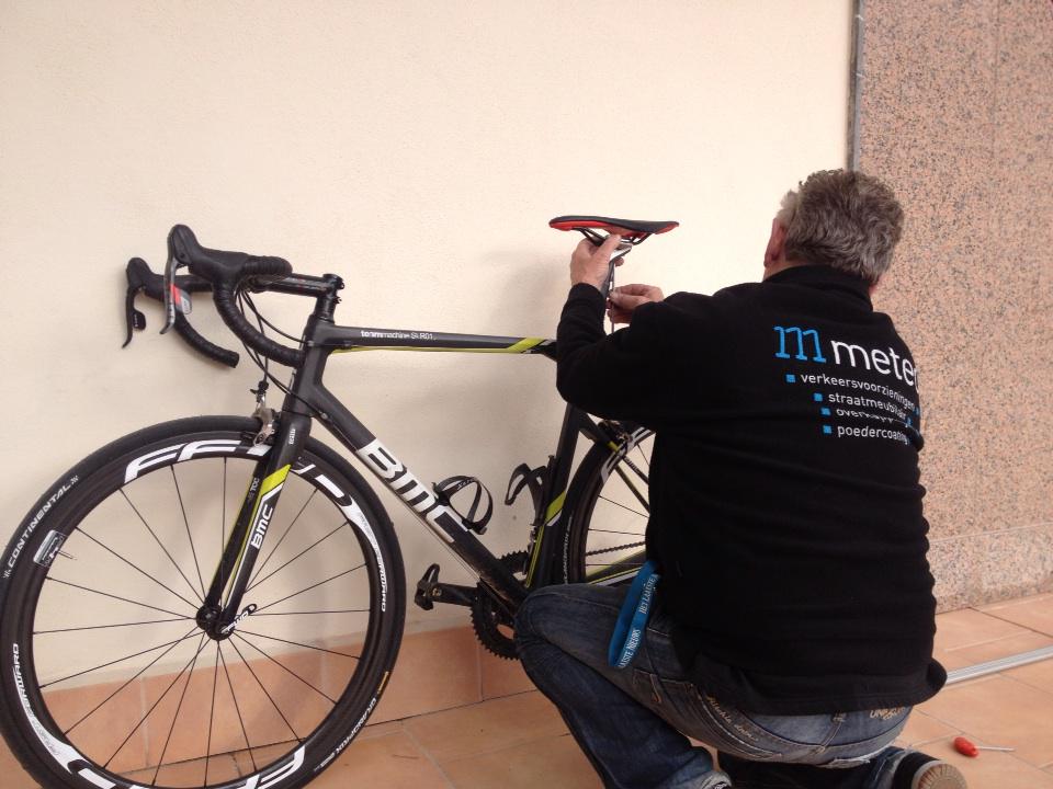 metecct's tweet photo. Nieuwe zadels van Astute Italia gemonteerd, powered by @MantelCom http://t.co/BwKkDiX8tZ