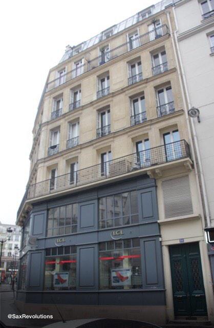 SaxRevolutions's tweet photo. Hace 121 años Sax fallecía en un piso d este portal.121 years ago, Sax died in one of the flats of this entrance hall http://t.co/b4wNJ77xH1