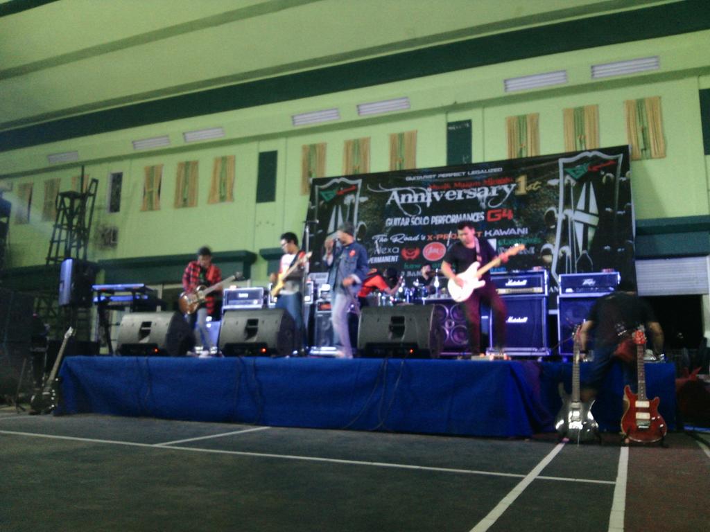 GPL_ID's tweet image. Yeah Finally. , acara hajatan #Anniv1stGPL di tutup dengan penampilan memukau dari THE ROADS Keep Rock n Roll
