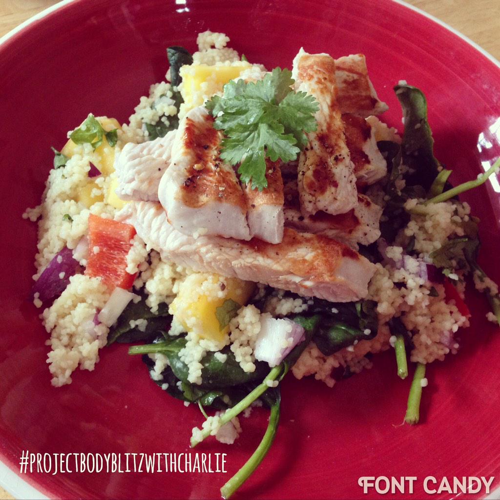 pbbwithcharlie's tweet photo. #lunch #whilewatching #6Nations2015 #SixNations #cleaneating #nutrition #eatyourcolours #projectbodyblitzwithcharlie http://t.co/CTMdTZAMed
