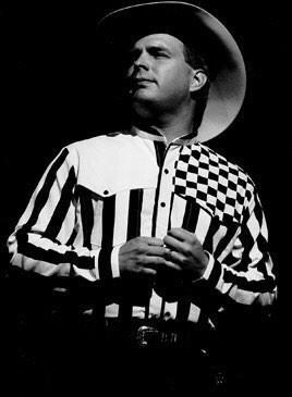 Happy Birthday to the man, the myth, the legend. Garth Brooks!! No one has classic country tunes like him!! 