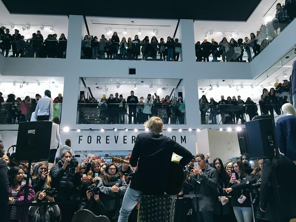 CodySimpson's tweet image. thanks to all those that showed up at @Forever21 on 5th avenue this morning! great little acoustic set, love you all