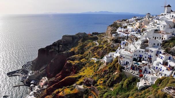 PedrinhoEire's tweet photo. "@BBC_Travel: The colours of #Santorini make it a Greek island unlike any other: http://t.co/d44USyFLFb http://t.co/8nWq4cvblM" @dalindalai