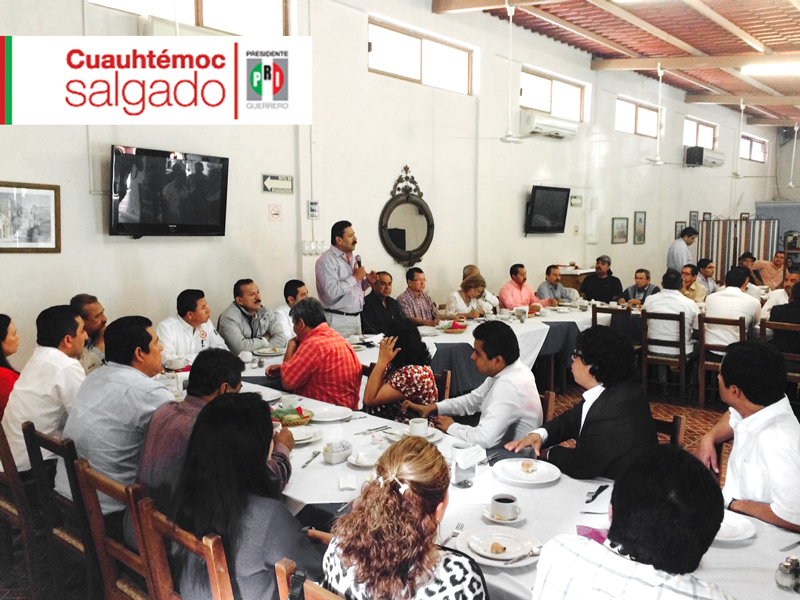 CuauhtemocSR's tweet photo. Buen día, presentación y reunión de trabajo de la estructura del CDE del PRI con el Candidato @HectorAstudillo. http://t.co/TaW2ExMDU1