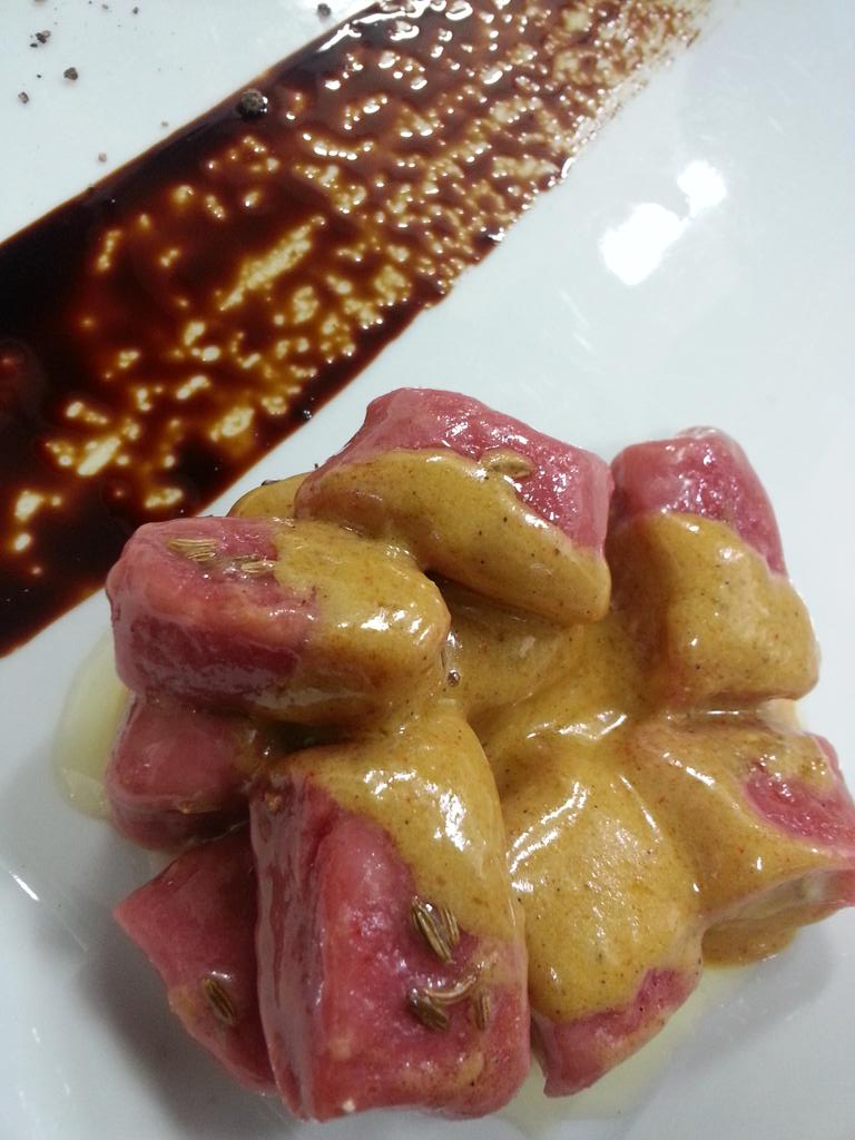 DiegoSpatari's tweet photo. I miei gnocchetti di barbabietola rossa.   Crema di espresso e pecorino toscano. .... http://t.co/qtWm2sLrbQ