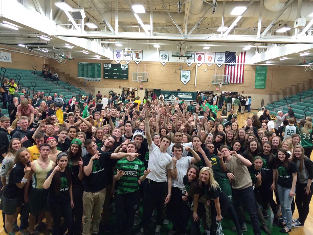 StuMv's tweet photo. S/o to the seniors http://t.co/jHEEbMUHo3