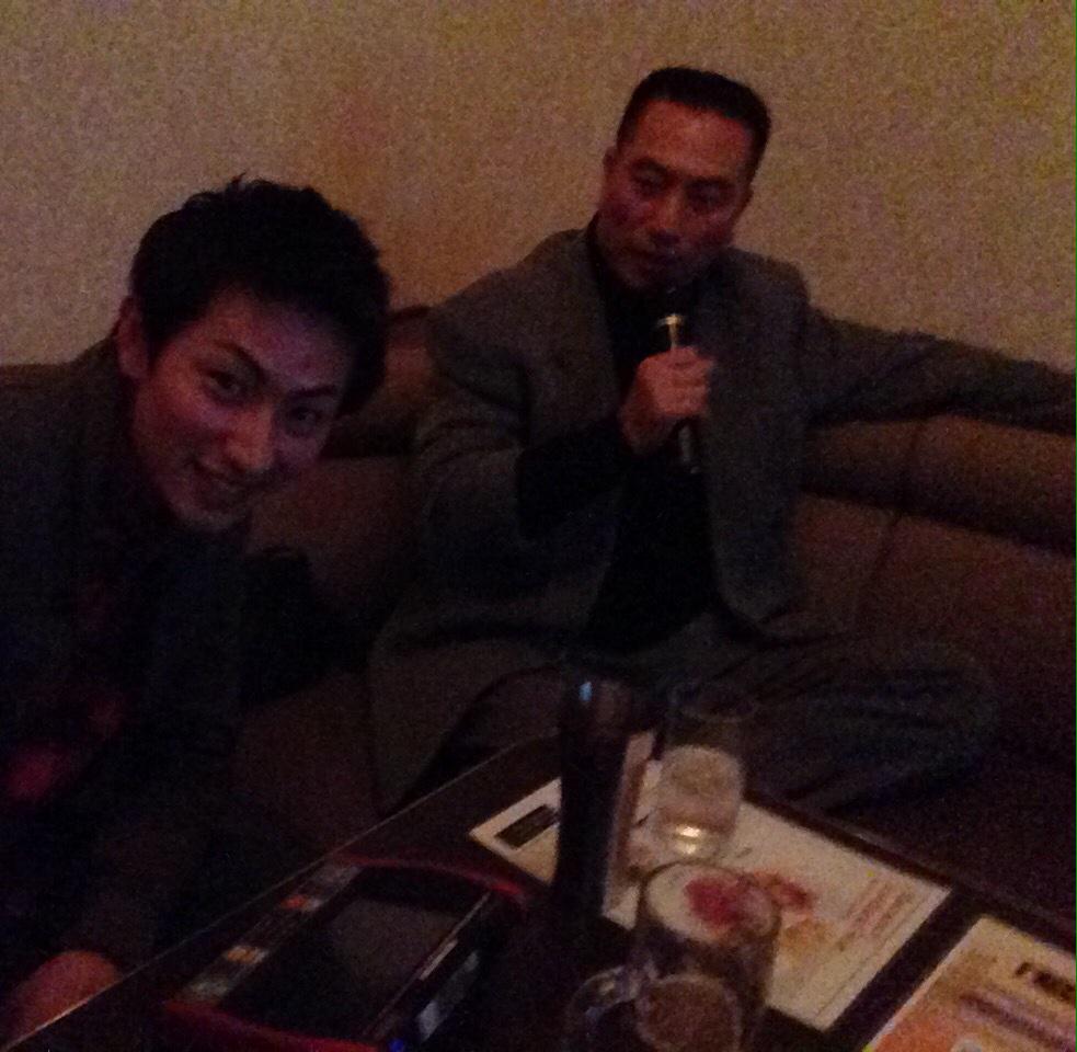 伊万里有 Yu Imari 今日は宣材撮影でした そしてオヤジが東京来てたんで食事してたらなぜか親父がカラオケに行きたいと言い出したんで生まれて初めて親子カラオケ 笑 どっからどうみてもヤクザや 菅原文太さんに似てきてる 笑 でも面白かったは