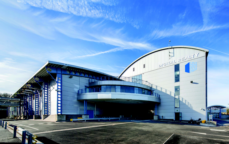 PeterJopling's tweet image. #IBMSoftLayer new UK #cloud data centre ibm.co/1BSH99O http://t.co/p6v93yD7ib”